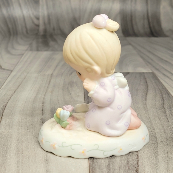 Precious Moments Growing in Grace - Girl Age 3 Porcelain Figurine 136220 - 1994 - Picture 7 of 13